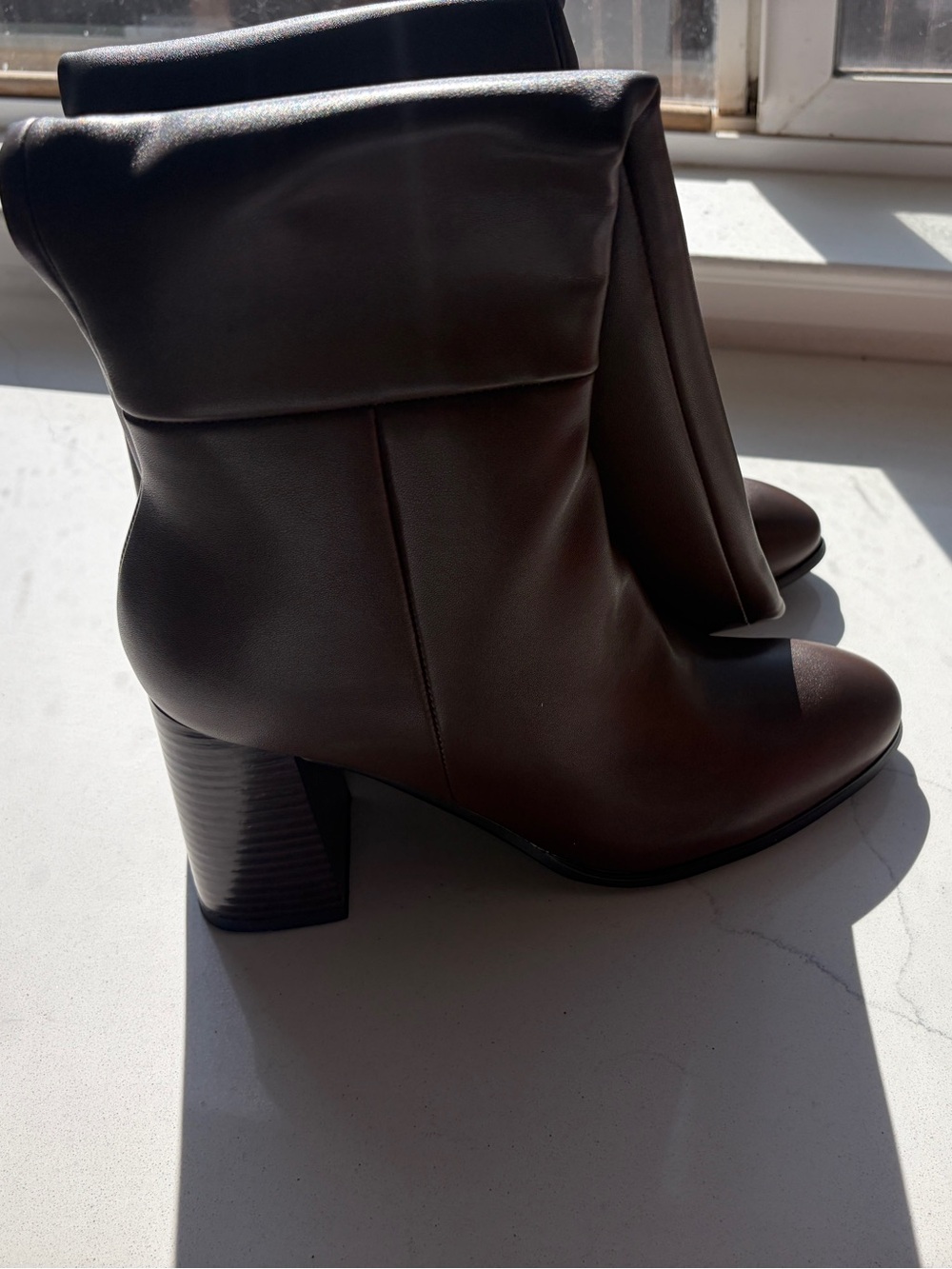 AIUNLLND sleek BROWN Leather Mid-Heel Ankle Boots